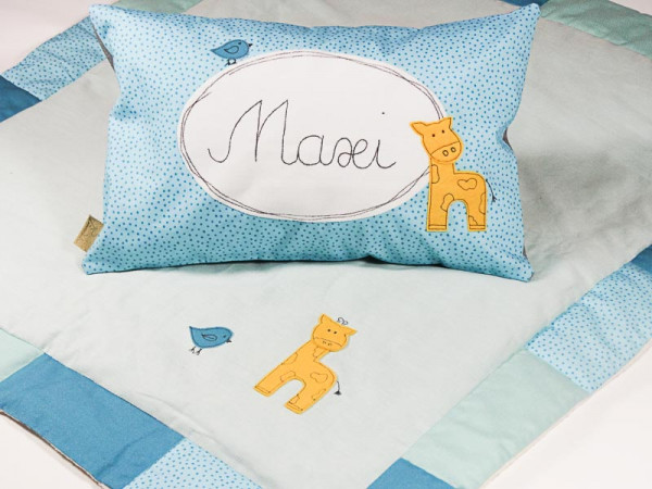 BIO-SET Namenskissen &amp; Kinderdecke GIRAFFE Maxi